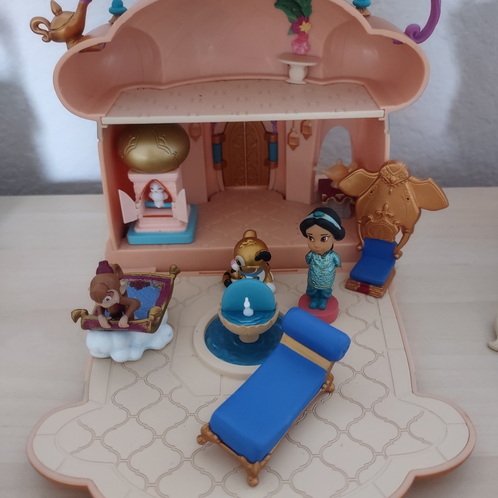 Disney Animators Collection Littles Aladdin Castle Play Set Mini House Figure